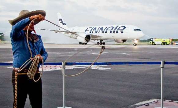 El vuelo proveniente de Finlandia tiene capacidad para 350 pasajeros