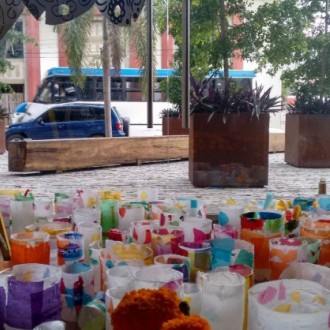 AFINAN DETALLES PARA LA INSTALACIÓN DEL ALTAR INTERACTIVO DEL VI FESTIVAL CULTURAL DEL DÍA DE MUERTOS
