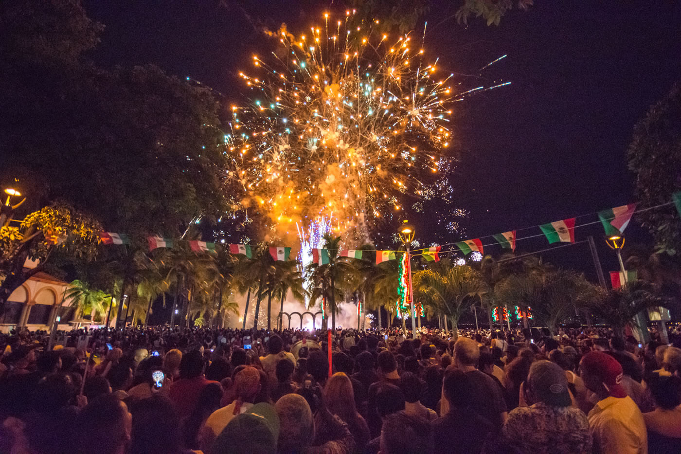 Fiestas Patrias en Puerto Vallarta: Colores, Kermeses