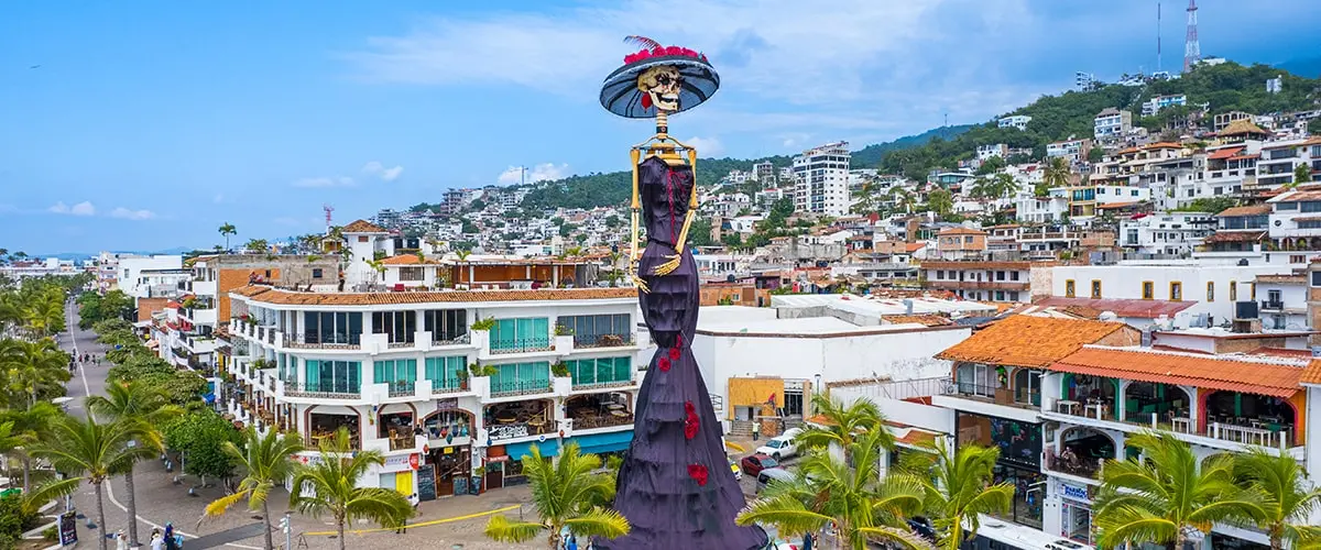 La catrina más alta de Puerto Vallarta para la celebración del Día de Muertos